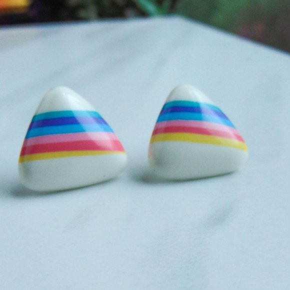 Vintage Retro Pastel Rainbow Earrings 90s Kawaii triangles Plastic - Picture 1 of 3